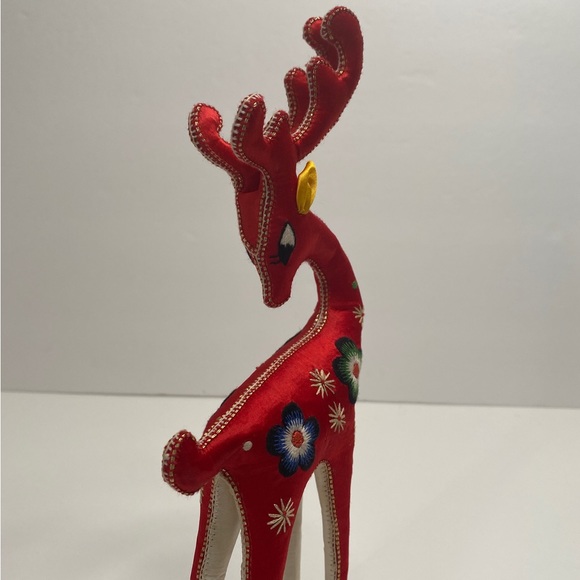 Vintage Embroidered Red Satin Pair of Japanese Reindeer - Picture 5 of 8